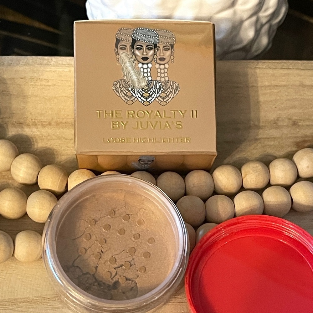 JUVIA’S PLACE The Royalty II Loose Highlighter In Champagne - Picture 8 of 12